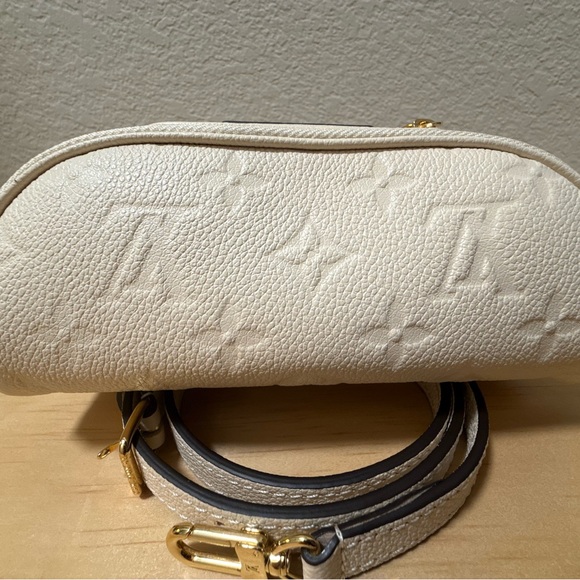 Louis Vuitton Mini Bumbag - Picture 4 of 12